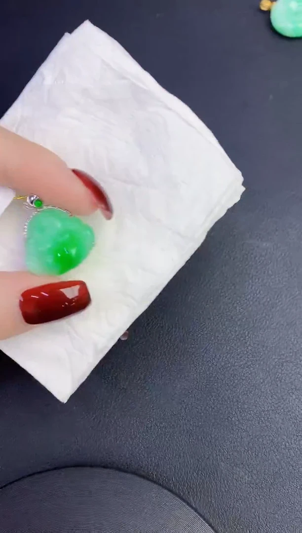 颈饰18K金镶嵌翡翠缅甸天然翡翠a货