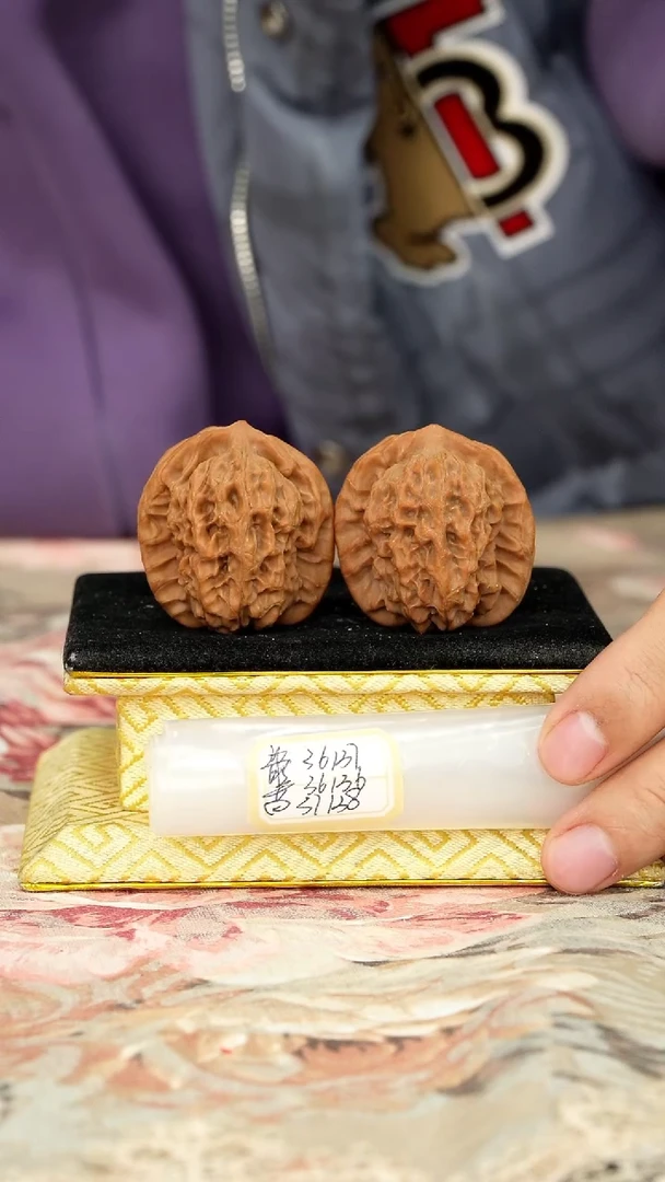 【闪购商品】文玩核桃把件非嫁接马老四