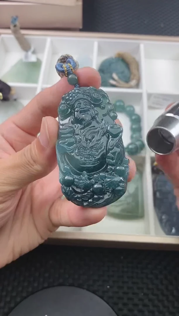 翡翠未镶嵌颈饰