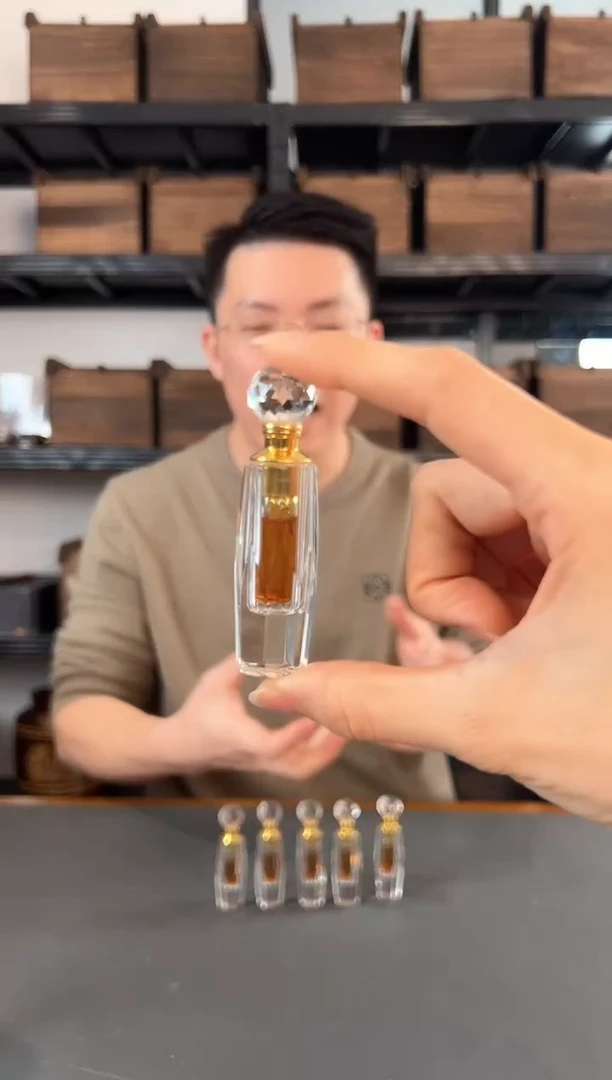 【闪购商品】沉香沉香精油存放七年香港虫漏古法1克