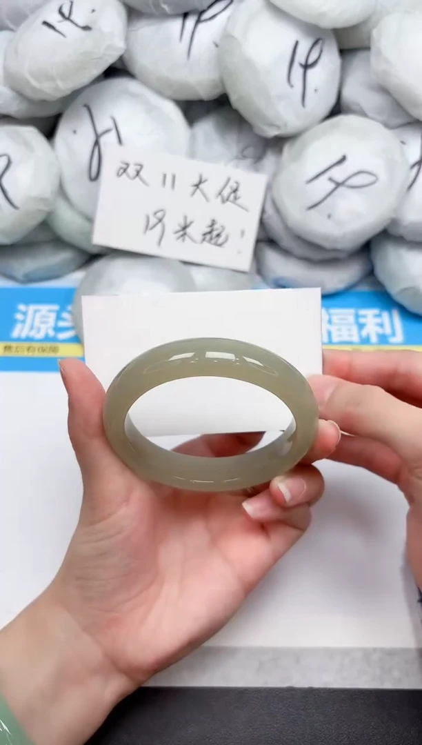 未镶嵌手镯石英质玉65-58.5