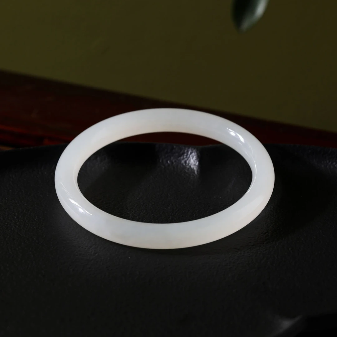 【意婵】《温润》（本场必入）条宽8m 老料温润细腻羊脂白玉手镯-911908