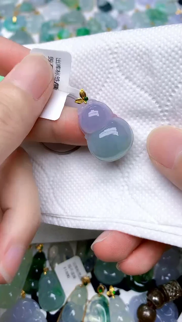 颈饰18K金镶嵌翡翠天然A货翡翠