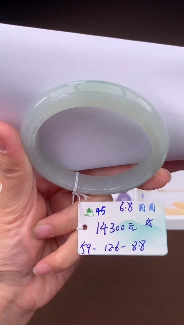 翡翠手镯未镶嵌自带#618活动#，联系客服核对地址~