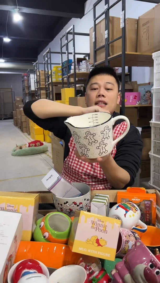 【闪购商品】杯陶瓷姜饼人奶壶（内外有小黑点壶口变形）