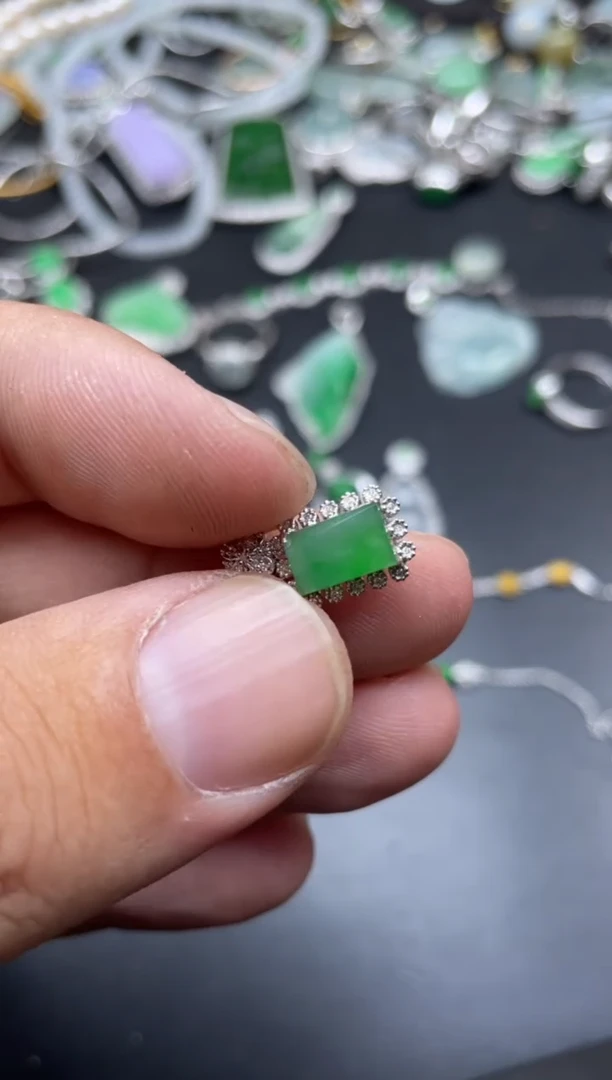 【闪购商品】翡翠颈饰18K金镶嵌foce寄售商品不退不换