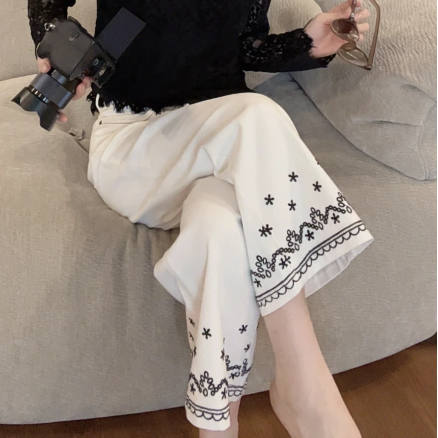 【悦悦专属】复古气质下摆刺绣民族风显瘦直筒牛仔裤Y767