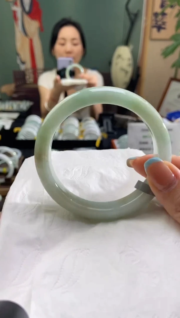 翡翠手镯未镶嵌59.6圈口t