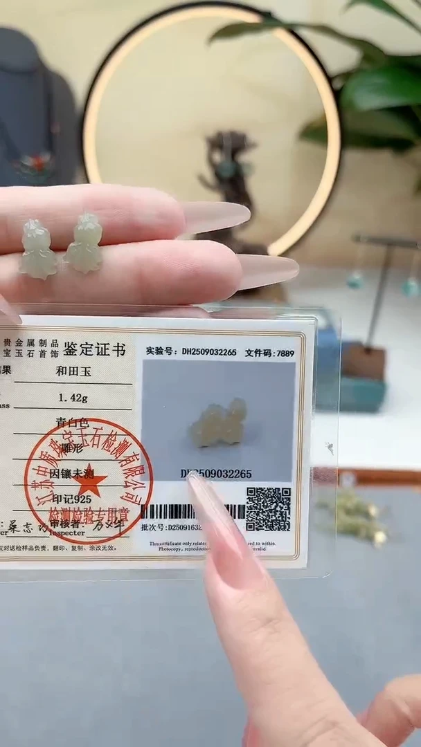 银S925镶嵌和田玉耳饰00和田玉金鱼耳钉