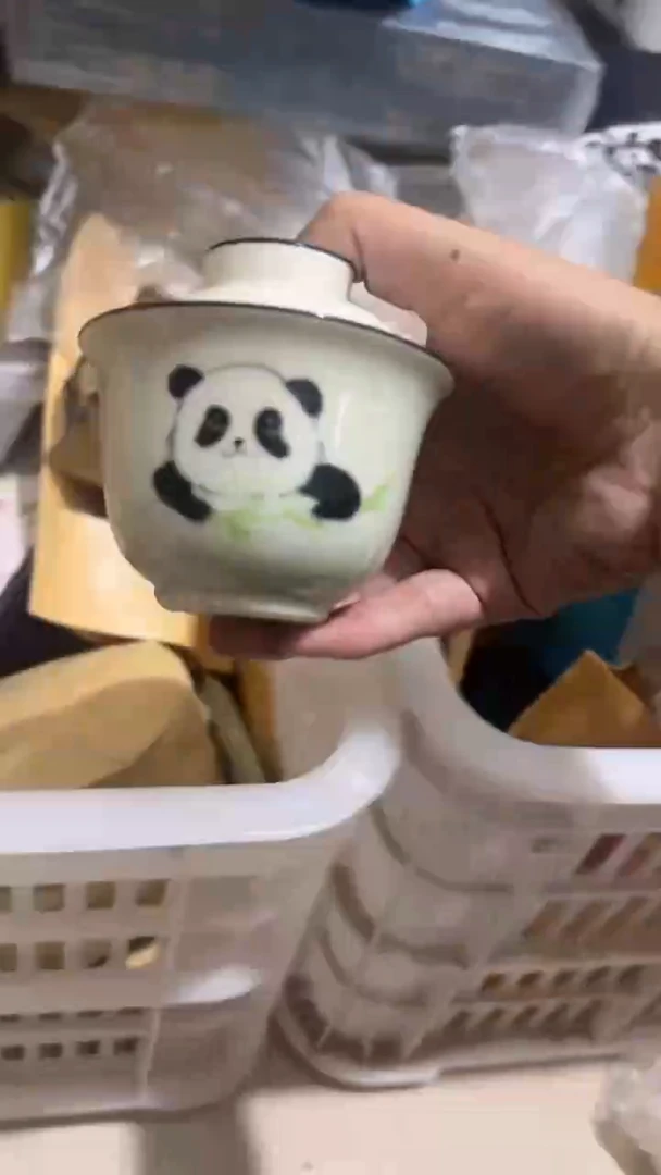 彩选单品手绘熊猫二才盖碗