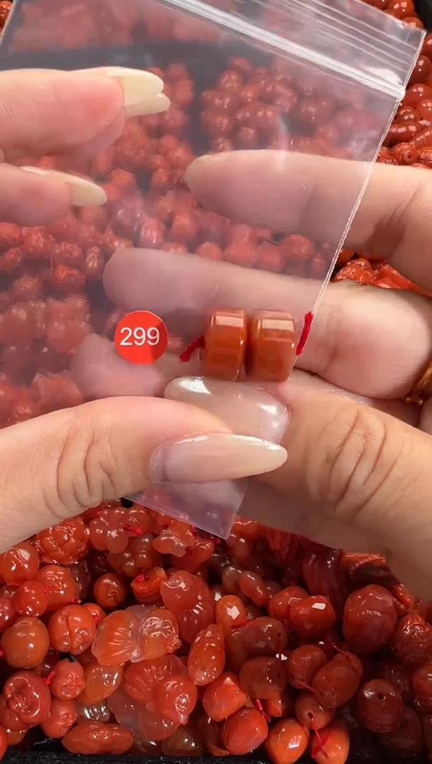 颈饰未镶嵌南红玛瑙1