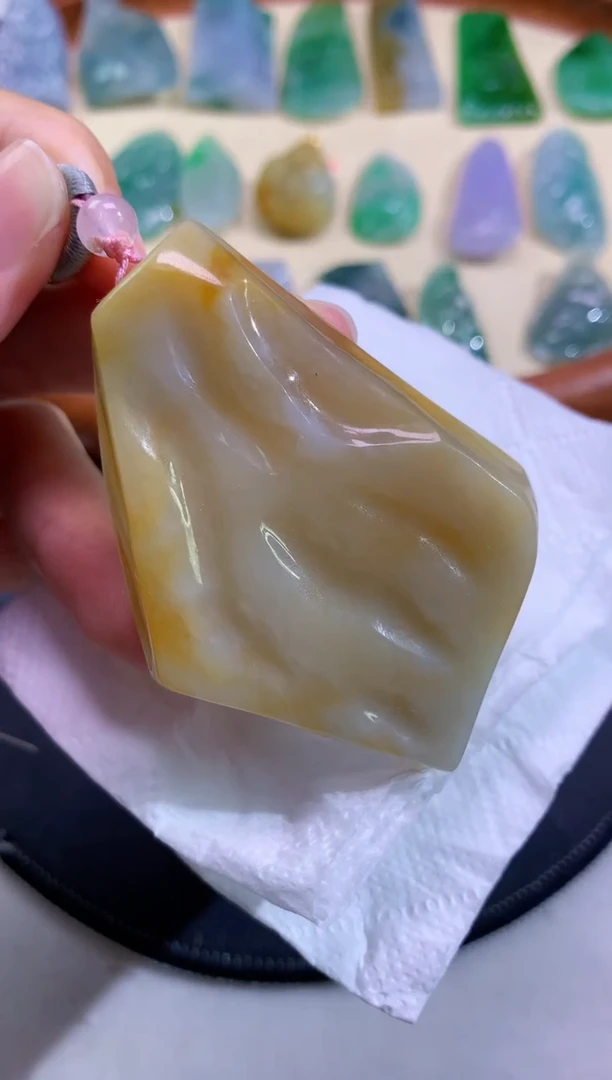 颈饰未镶嵌翡翠