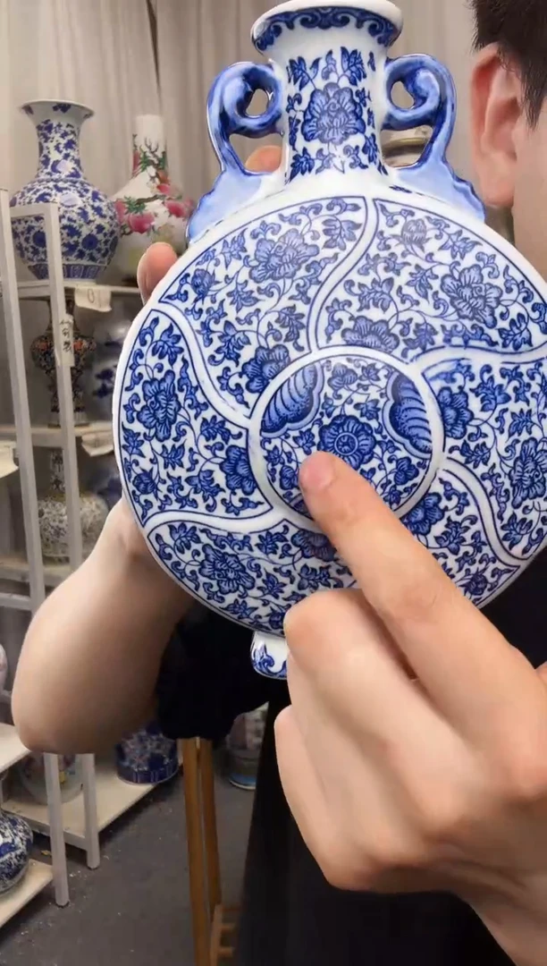 摆件景德镇青花抱月福利