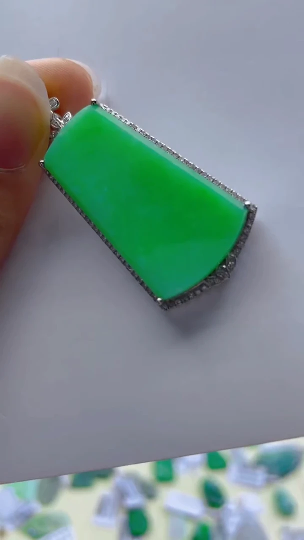 【闪购商品】翡翠颈饰18K金镶嵌天然A货翡翠