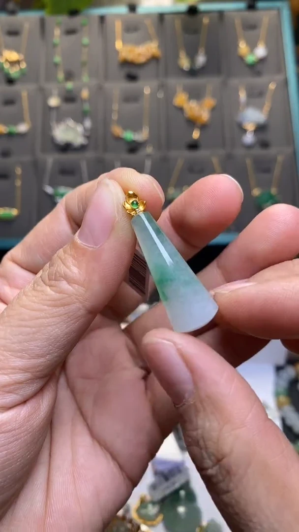 颈饰18K金镶嵌翡翠净货38662