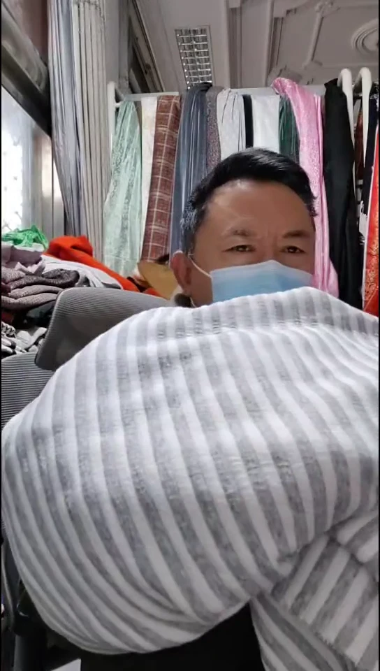 浅灰白立体条柔软布料