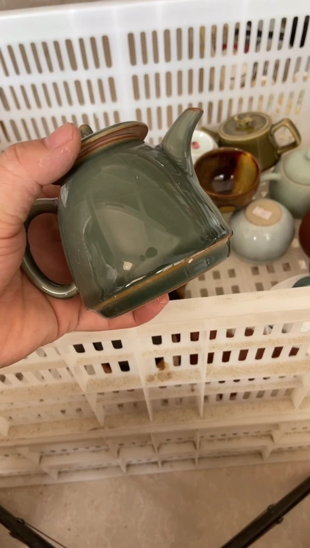 摄影的产品有使用过的痕迹有点脏介意勿拍