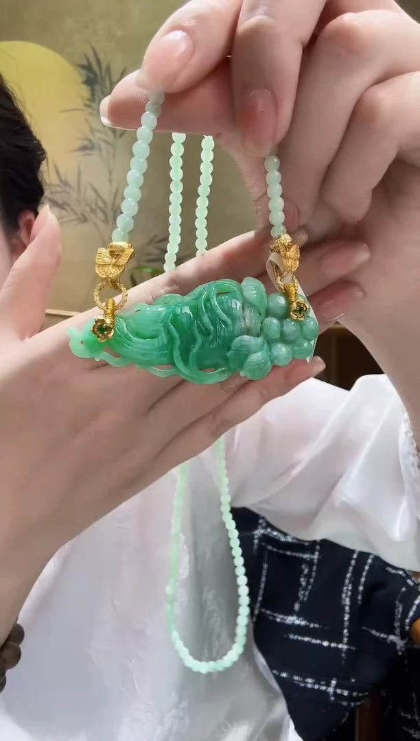 颈饰未镶嵌翡翠吊坠