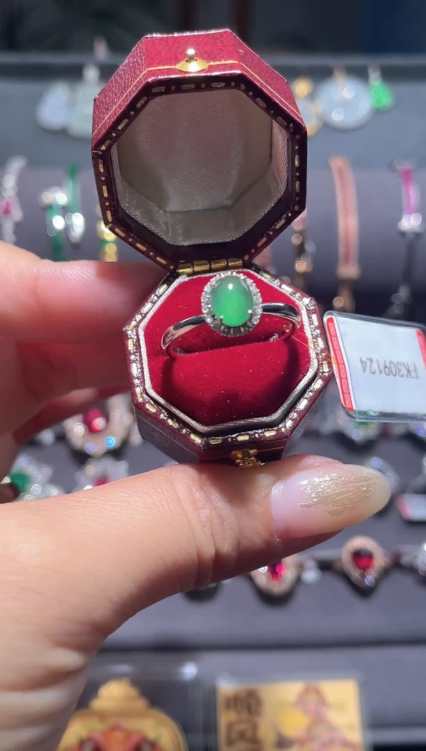 【闪购商品】翡翠戒指18K金镶嵌18K金镶嵌翡翠戒指