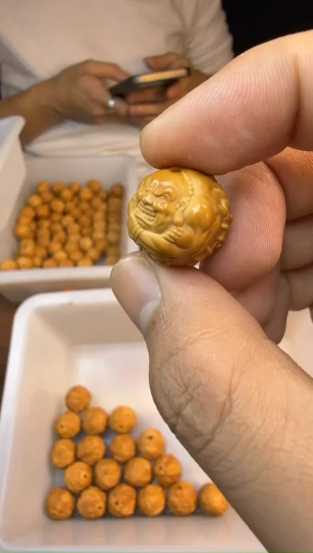 吊坠猴头核桃赤练