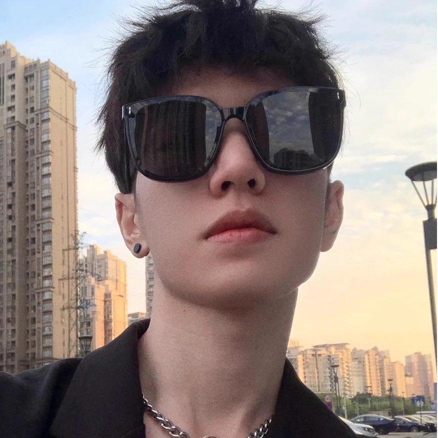 时尚高清一体男女通用防紫外线遮阳方墨镜女款男士网红百搭黑色