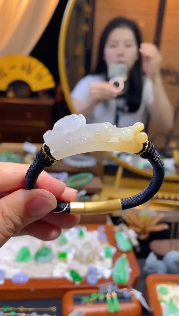 颈饰未镶嵌翡翠手牌