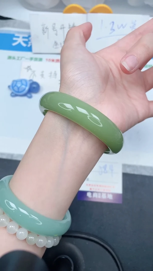 石英质玉手镯未镶嵌204-58.4