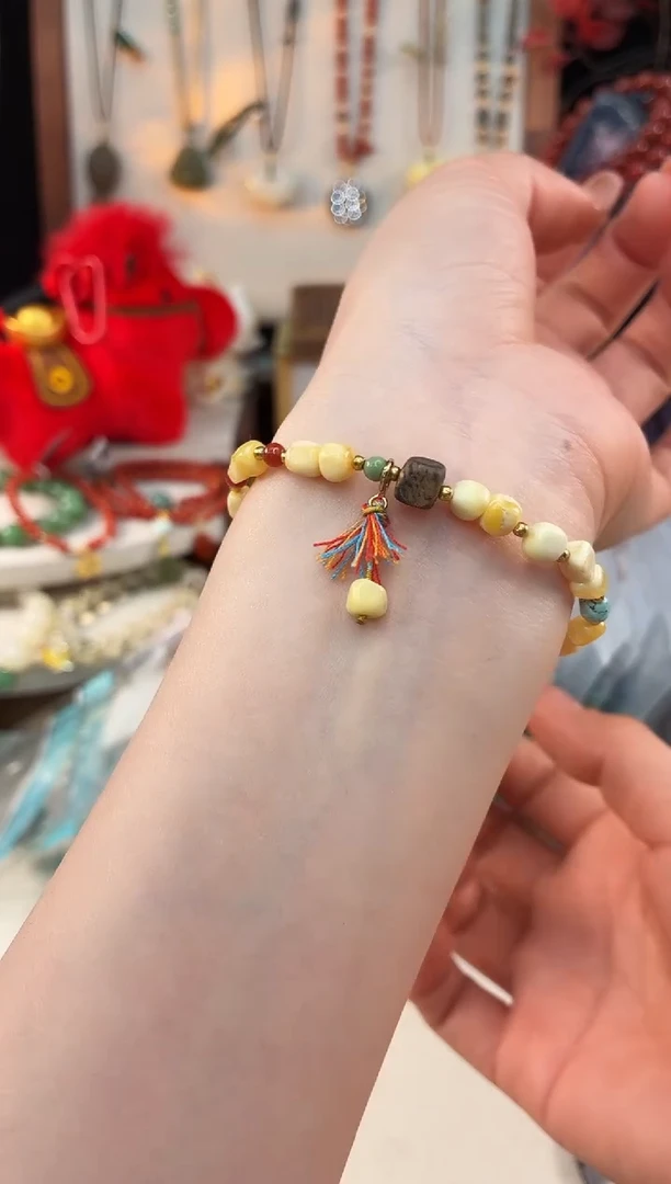 未镶嵌琥珀手饰@@I021J019123