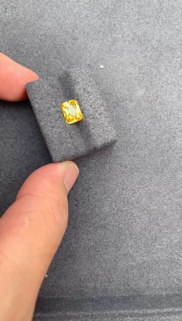 【闪购商品】彩色蓝宝石裸石未镶嵌2.1ct黄蓝宝