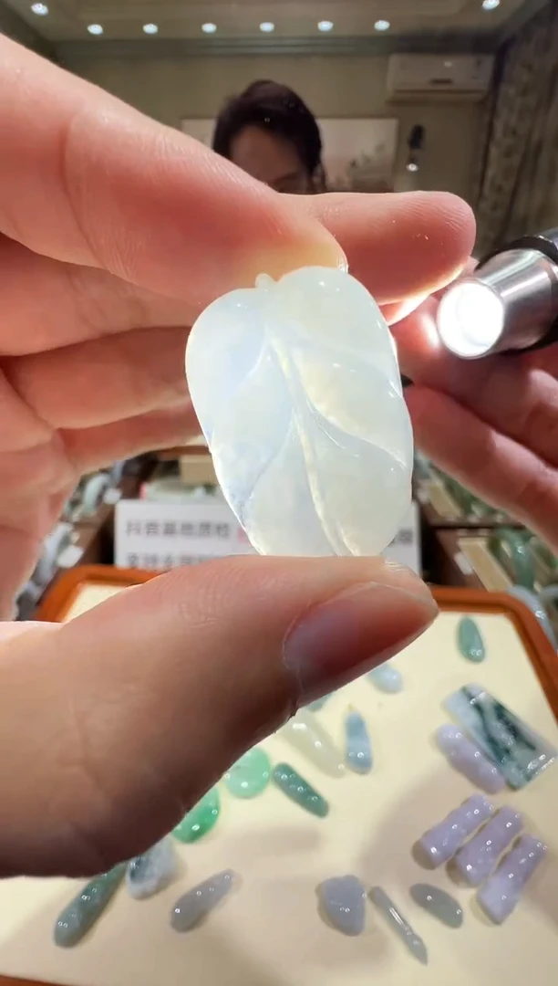 未镶嵌定制翡翠-纯天然缅甸A货翡翠叶子吊坠-