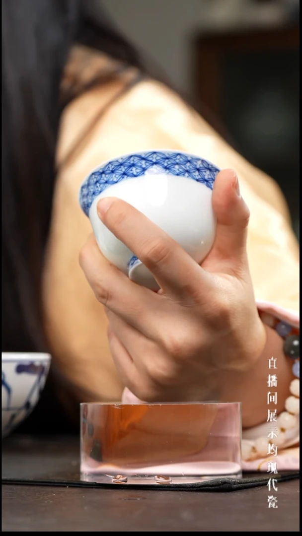 景德镇青花元宝纹铃铛杯