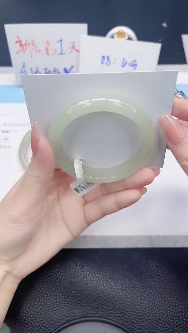 未镶嵌手镯石英质玉46-52.5