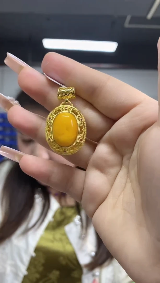 未镶嵌蜜蜡裸石多样性发其一颜色微差