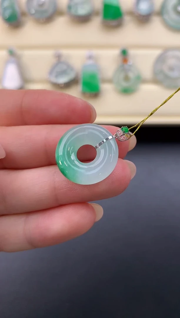 【闪购商品】翡翠颈饰18K金镶嵌W456