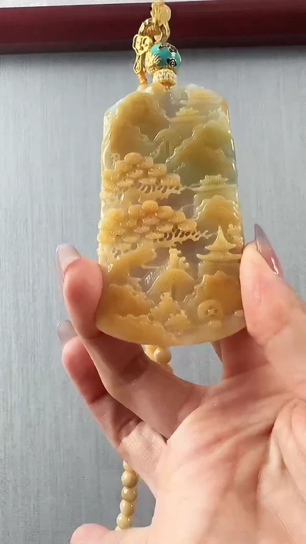 翡翠未镶嵌颈饰山水