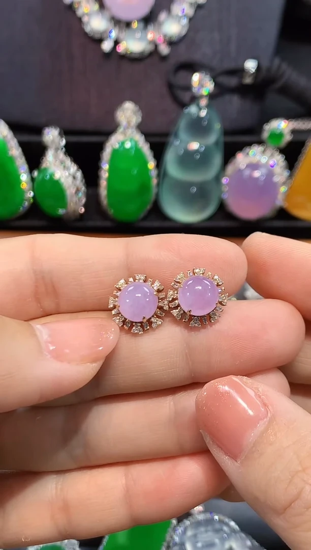 18K金镶嵌翡翠耳饰耳钉