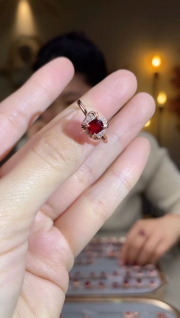 银S925镶嵌手饰红宝石手饰