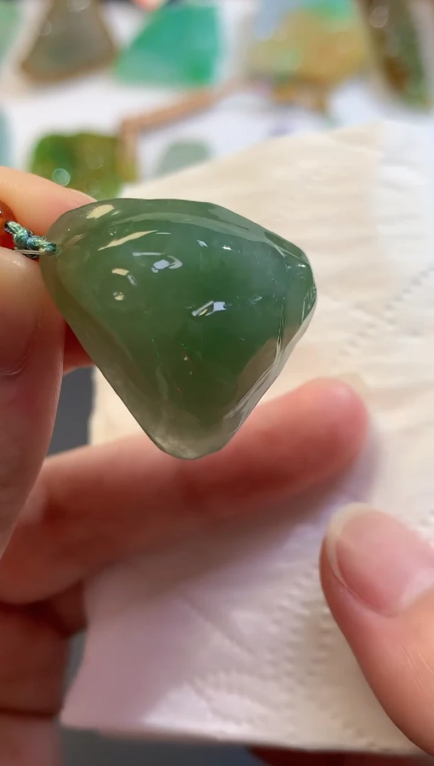 翡翠挂件未镶嵌