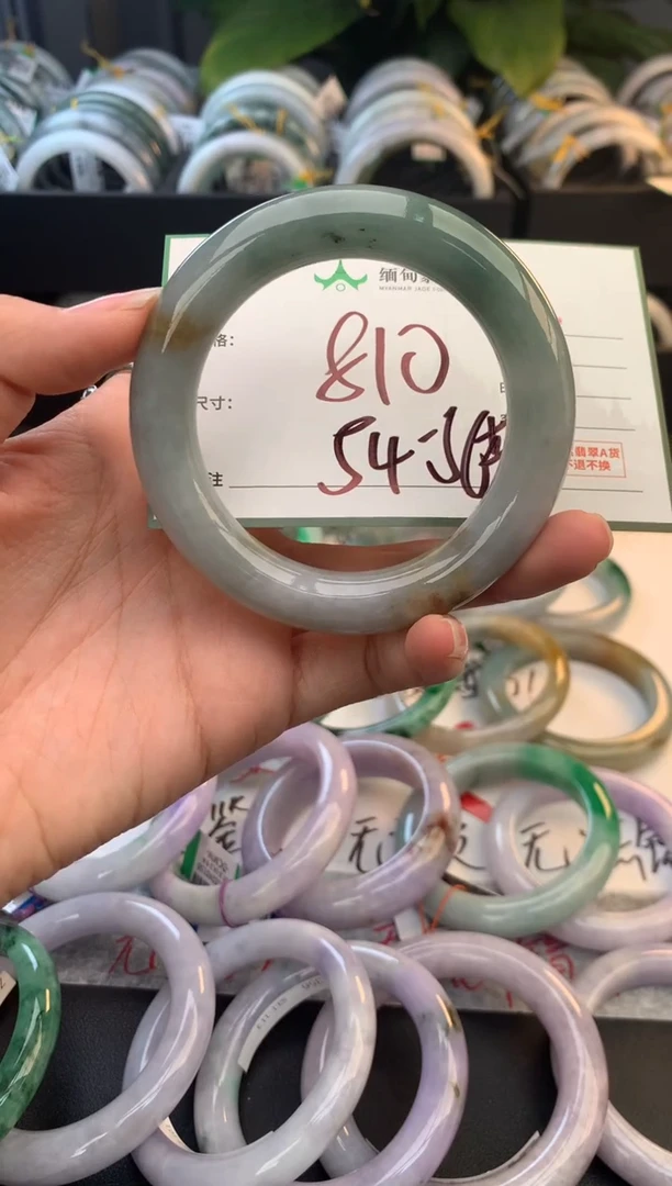 未镶嵌定制翡翠毛货需精细抛光+多人