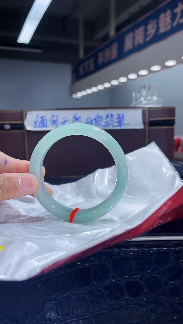 未镶嵌手镯翡翠5