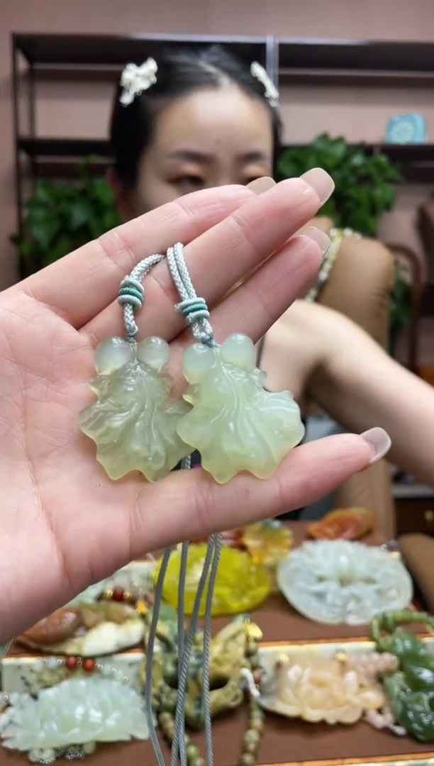 蛇纹石玉未镶嵌颈饰多样性发货发其中之一