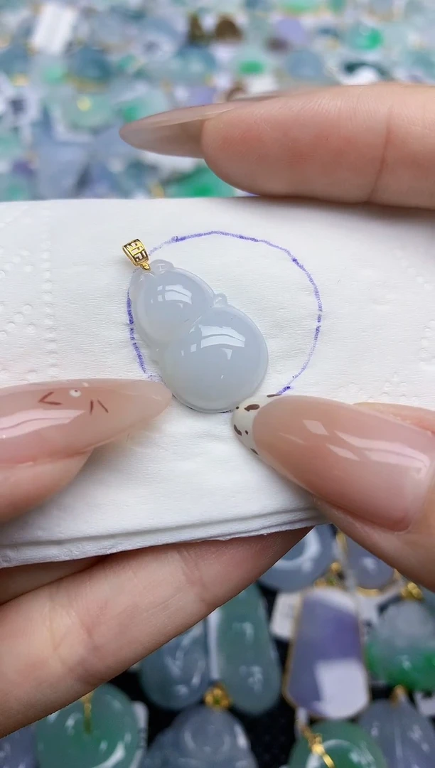 翡翠18K金镶嵌颈饰    天然翡翠A货