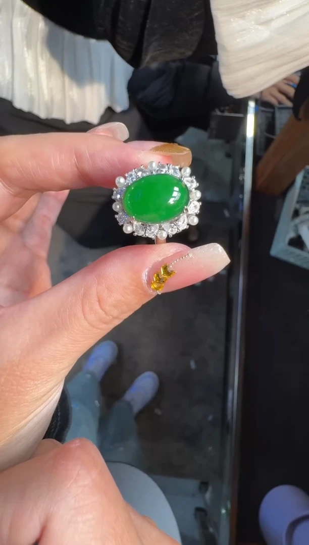 未镶嵌定制翡翠翡翠A货有轻微色差属于正常现象，戒指多样性发货1