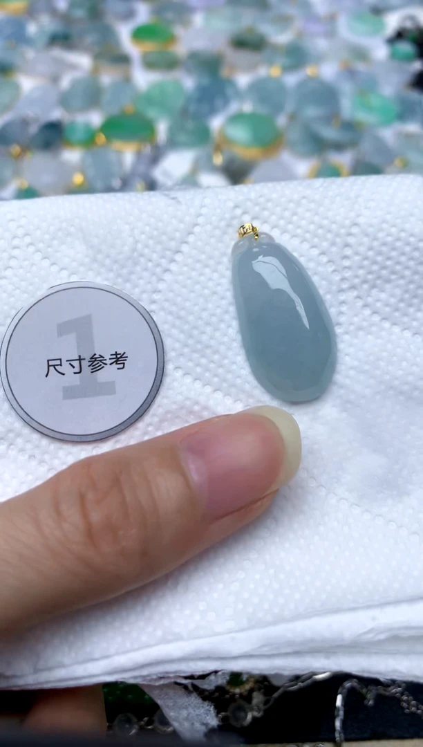 颈饰18K金镶嵌翡翠天然A货翡翠