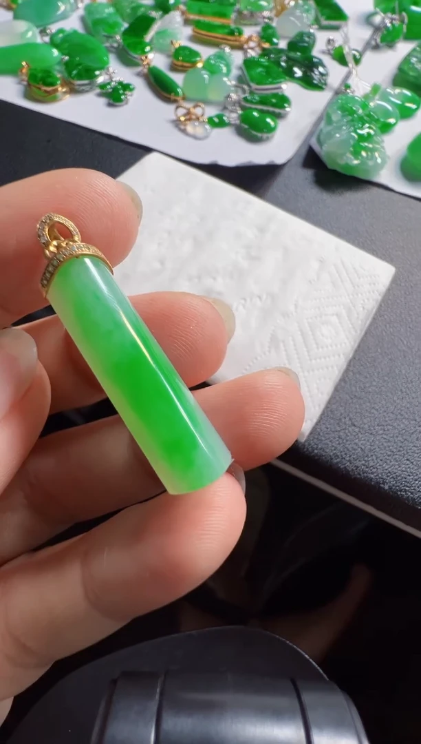 吊坠(不含链)18K金镶嵌翡翠4680