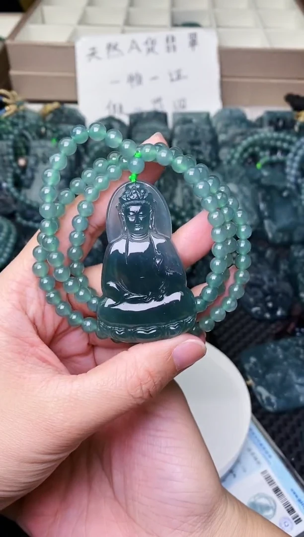 颈饰未镶嵌翡翠