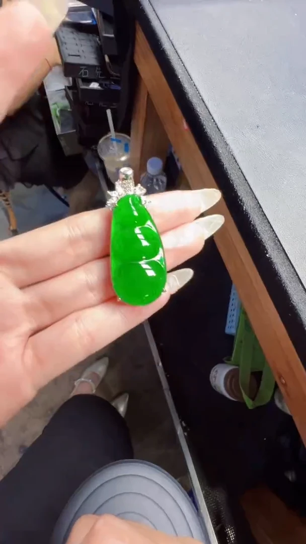 未镶嵌定制翡翠翡翠A货有轻微色差属于正常现象，豆子多样性发货1