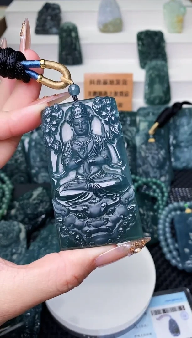 颈饰未镶嵌翡翠