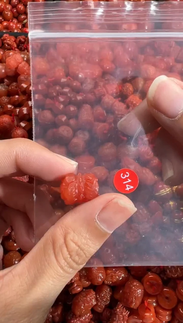 南红玛瑙未镶嵌颈饰1