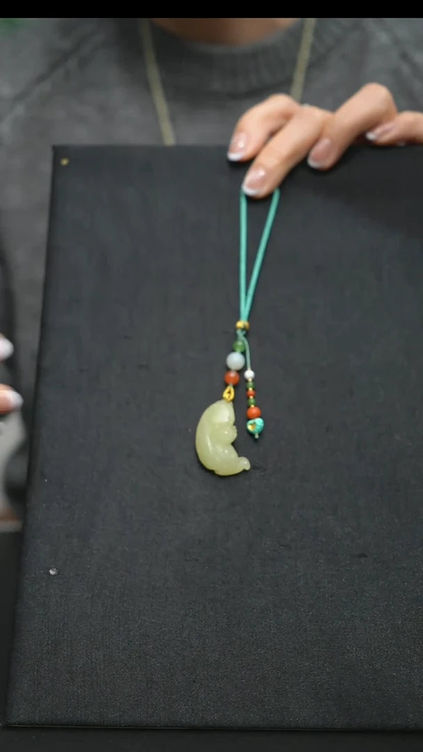 未镶嵌和田玉手机链未镶嵌 和田玉 手机链